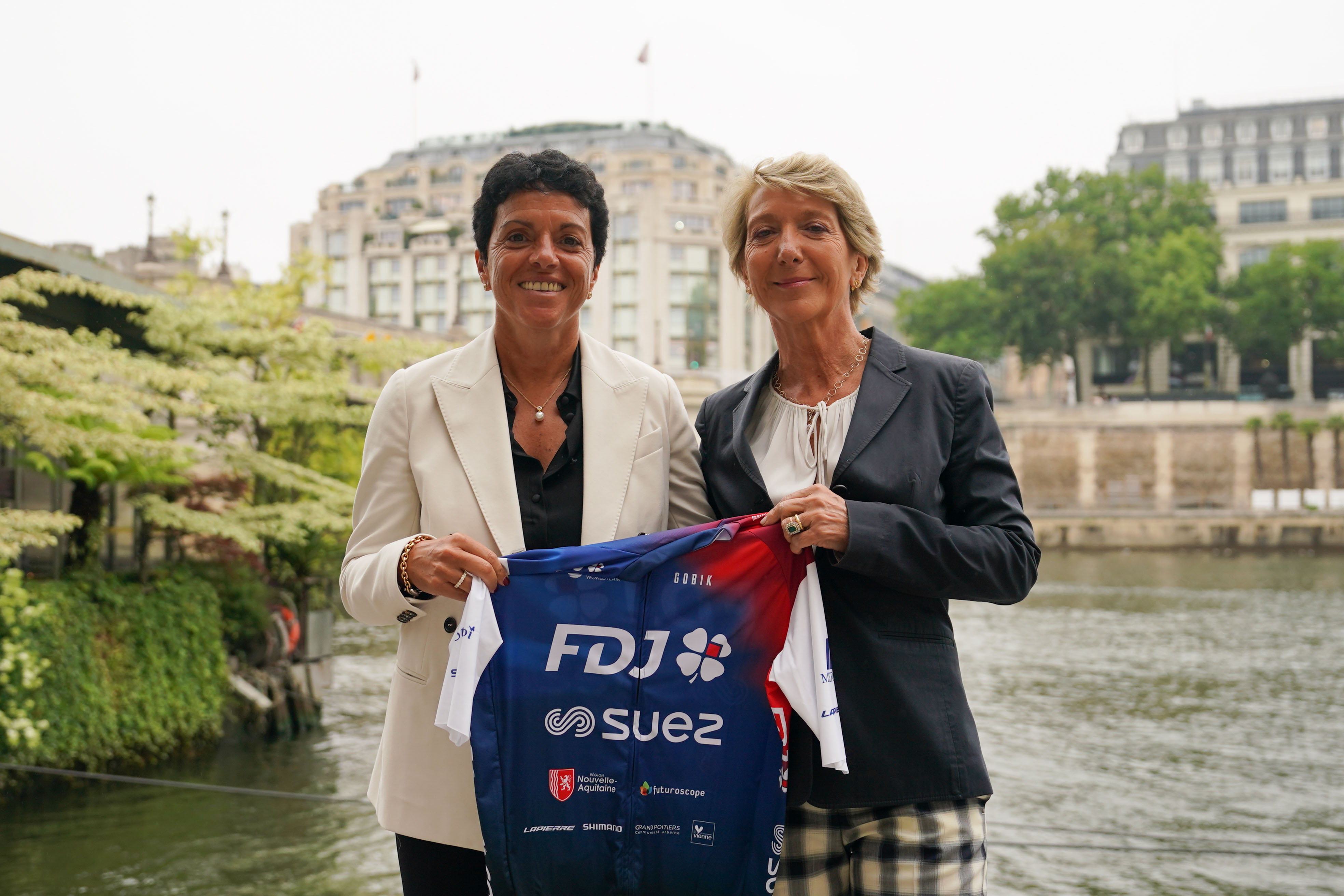 FDJ et SUEZ co sponsor de lequipe