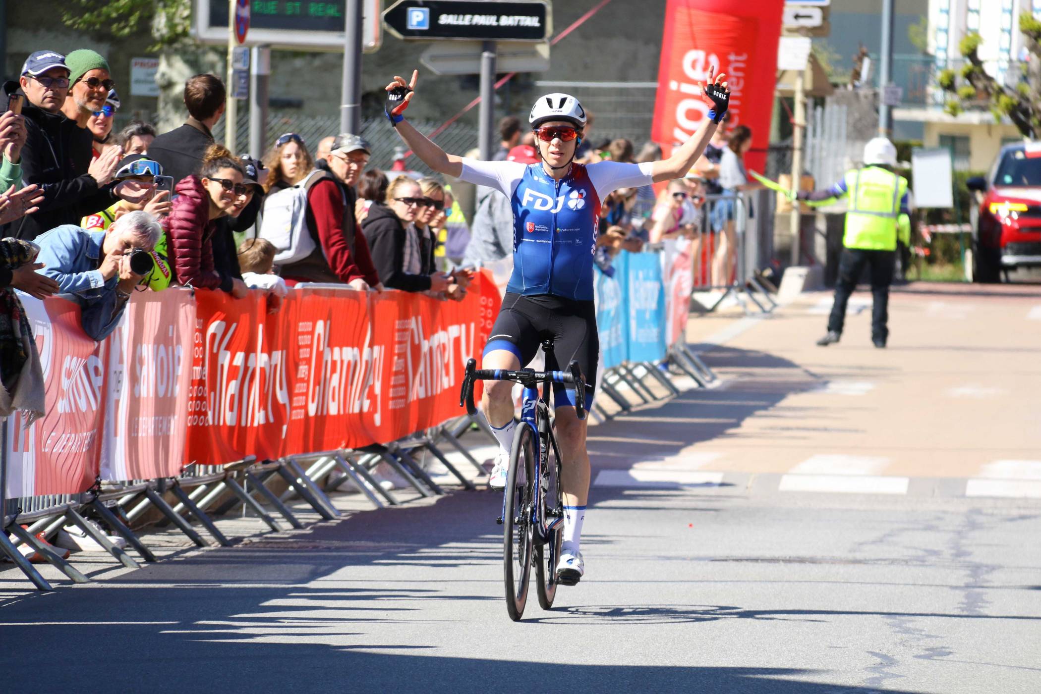 Brodie remporte le Grand Prix de Chambéry